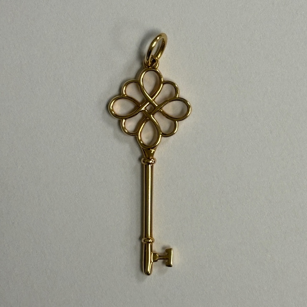 Tiffany Keys Knot Key Pendant, 18k gold